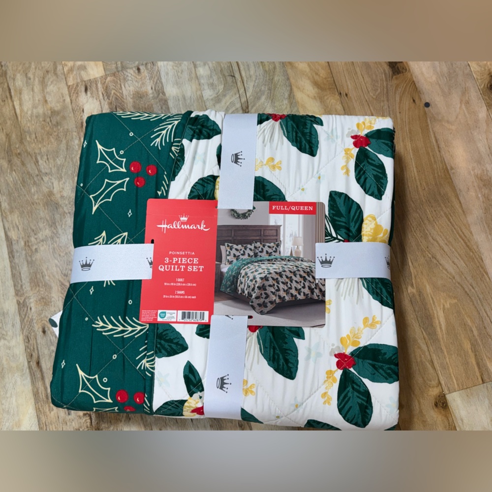 Hallmark Festive Quilt Set - Green, White, and Red